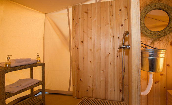salle-de-bain-2-tente-luxe-agafay-terre-des-etoiles